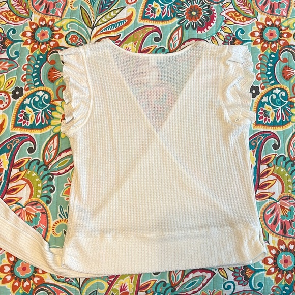 Women’s wrap flutter sleeve top Medium Francesca’s - Picture 3 of 6